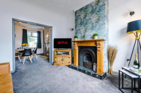 Spacious 4-Bed House in Crewe by 53 Degrees Property, Long-term discounts, Ideal for Contractors - FREE Parking - Sleeps 8